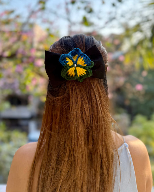 POSTMAN CLASSIC CROCHET BOW