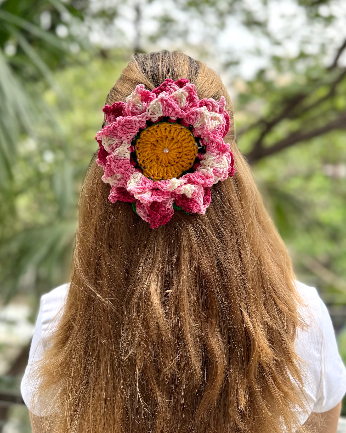 MARIGOLD CROCHET BOW