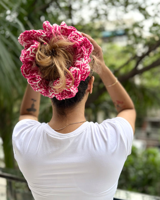 COSMO CROCHET SCRUNCHIE