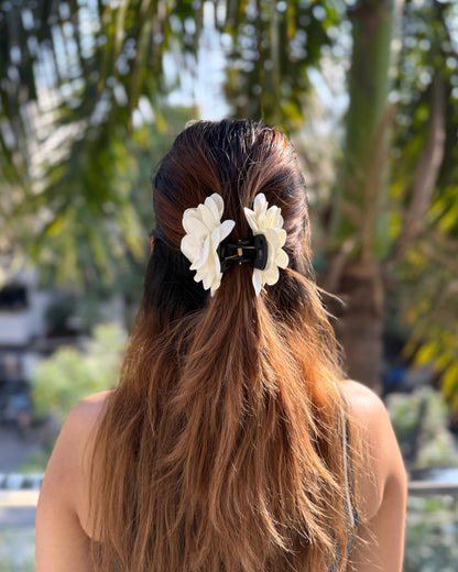 PEARL WHISPER HAIR CLAW