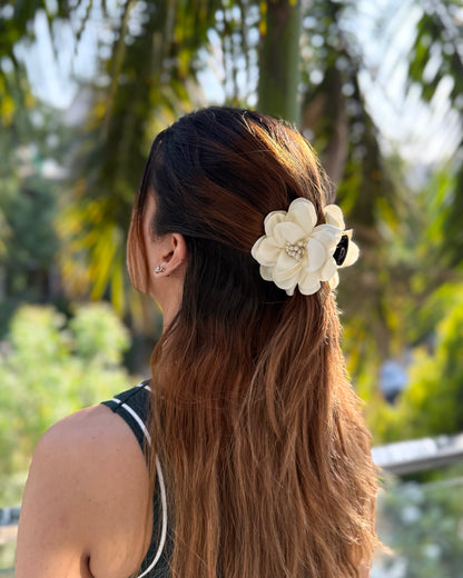 PEARL WHISPER HAIR CLAW