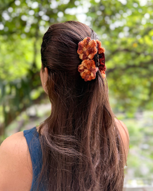 HONEYBEE HAIR CLAW
