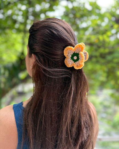 MARIGOLD HAIR CLAW
