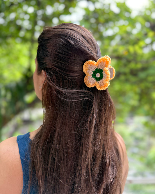 MARIGOLD HAIR CLAW