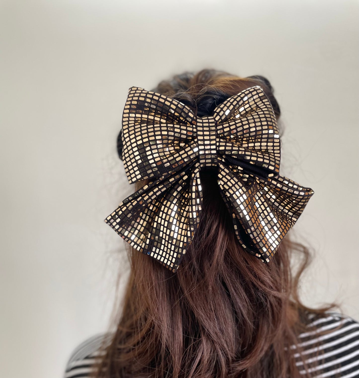 GOLDEN BEAUTY PIGTAIL BOW