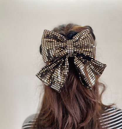 GOLDEN BEAUTY PIGTAIL BOW